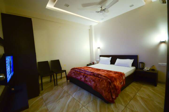 Room 15 of 38