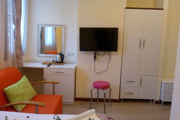 Room 2 of 25