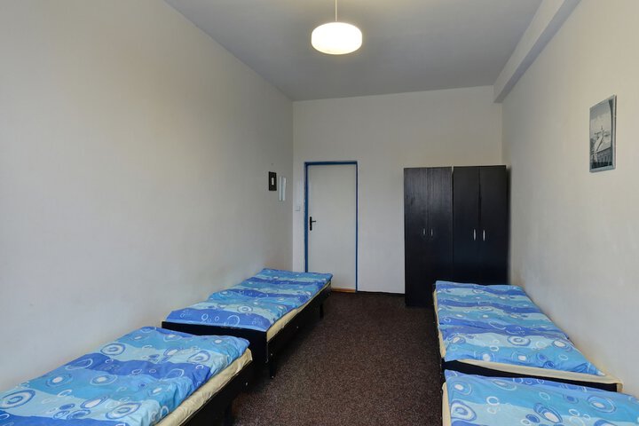 Room 10 of 42