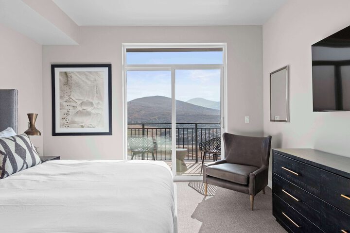 Room 46 of 215