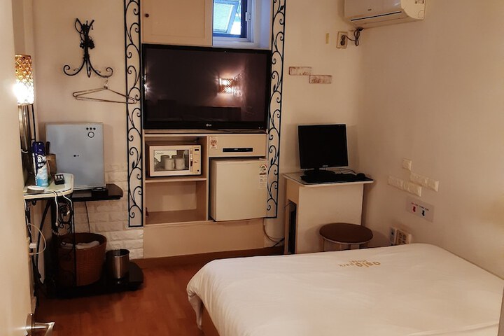 Room 3 of 4