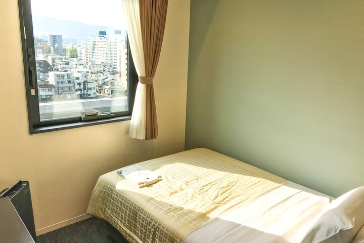 Room 3 of 13
