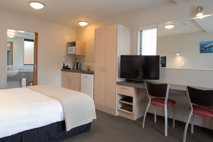 Room 32 of 63