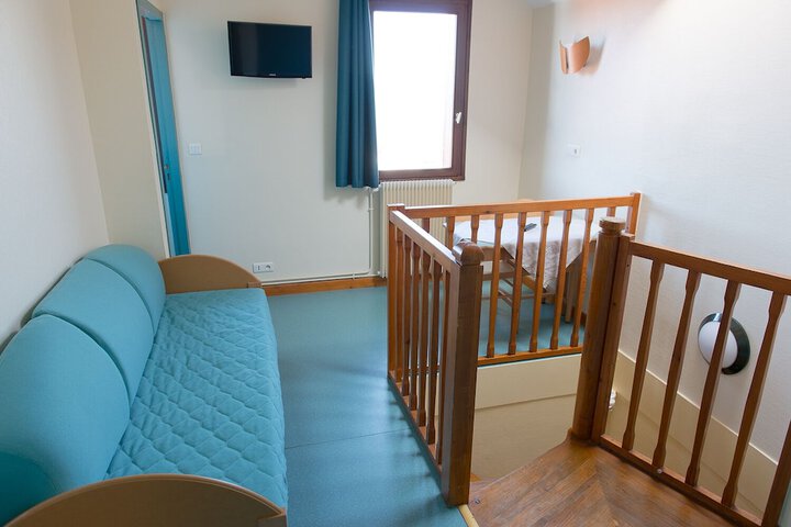 Room 8 of 115