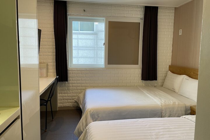 Room 25 of 44