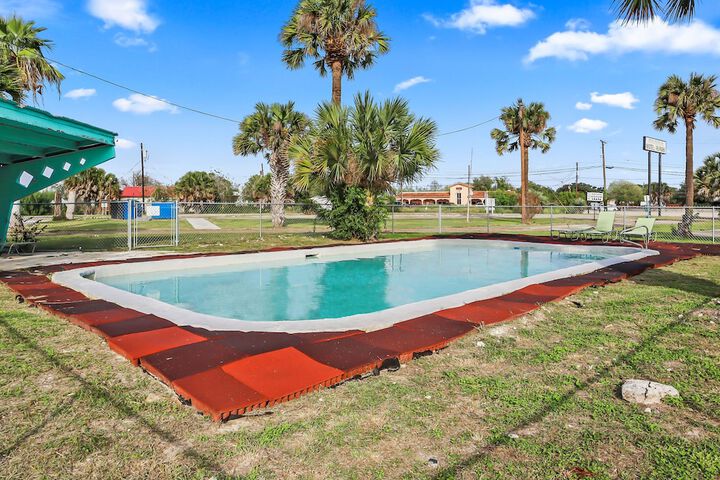 Pool 12 of 38