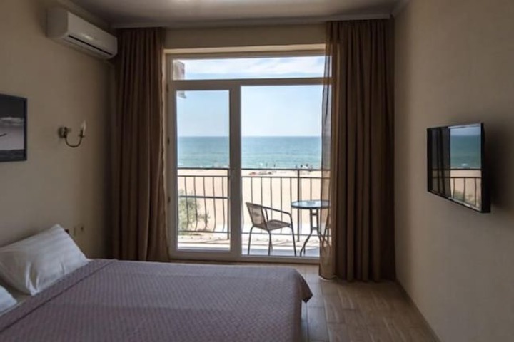 Room 28 of 43