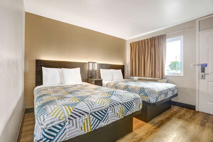 1 Double Bed Roll in Shower (8 of 11)