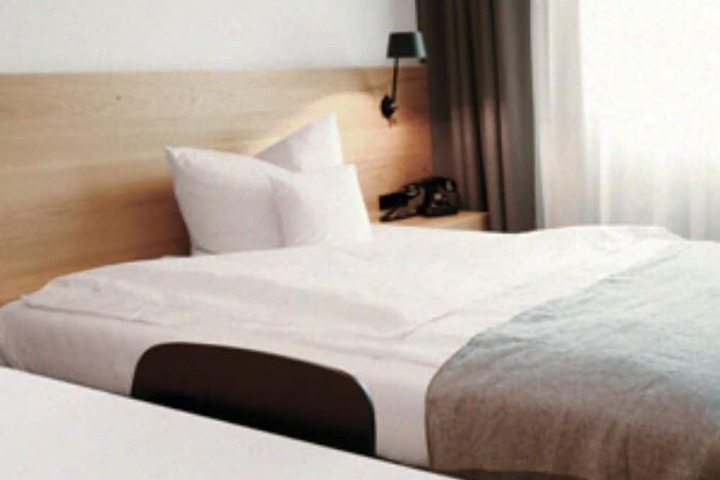 Room 6 of 24