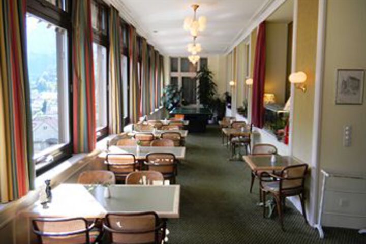 Lounge 73 of 108