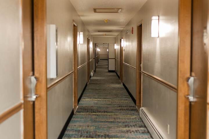 Ballroom/Hall 35 of 36