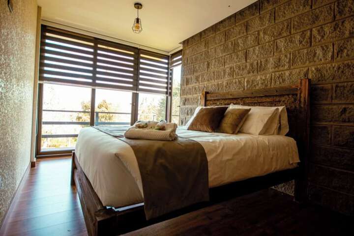 Room 2 of 10