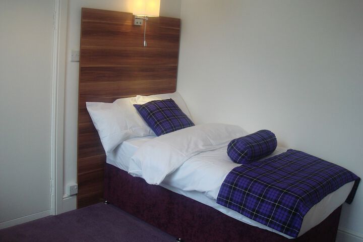 Room 13 of 33