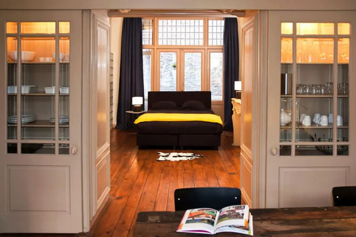 Room 4 of 9
