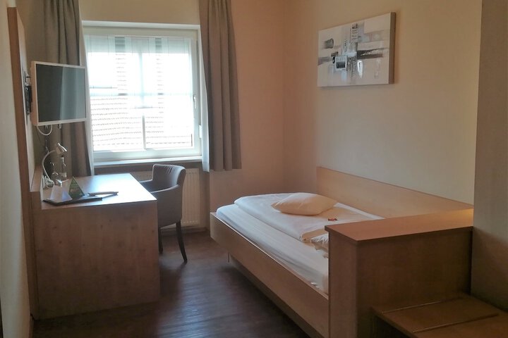 Room 5 of 31