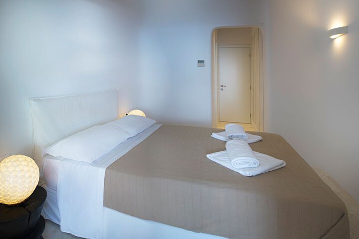 Room 6 of 34