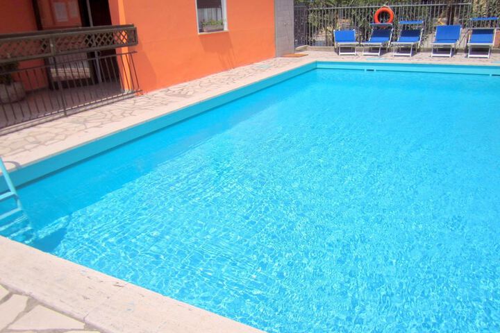Pool 19 of 44