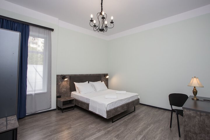 Room 42 of 49