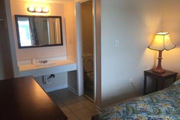 Room 10 of 25