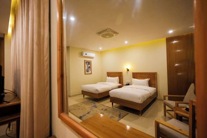Room 6 of 37