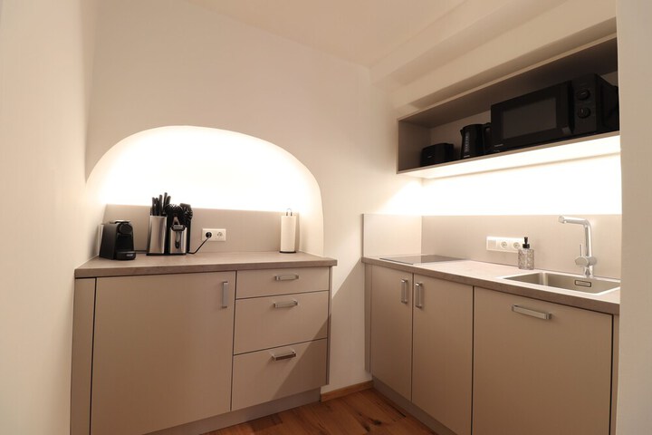 Room 33 of 102