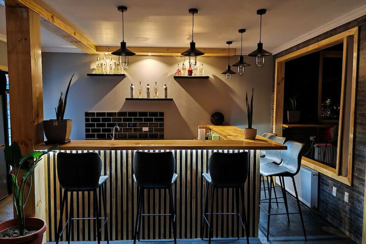 Lounge 21 of 24