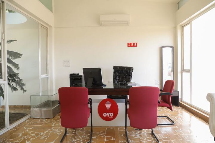 OYO 11889 WHITE HALL