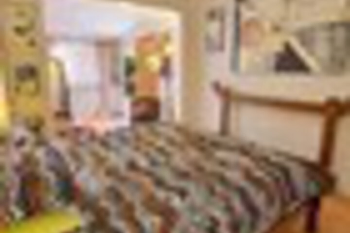 Room 35 of 87