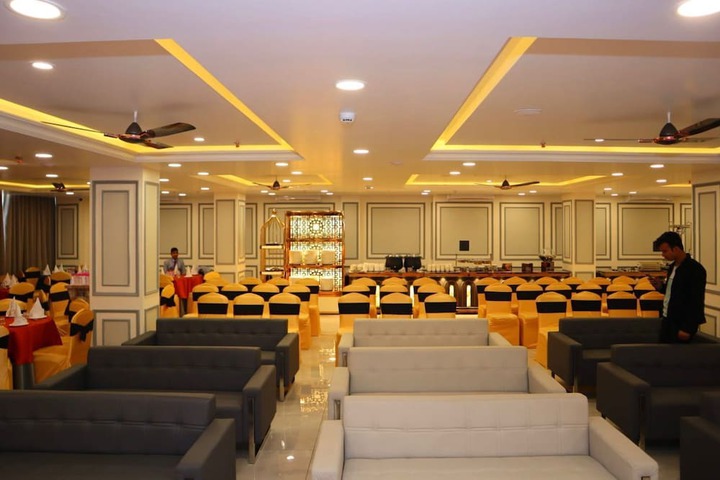 Ballroom/Hall 60 of 64