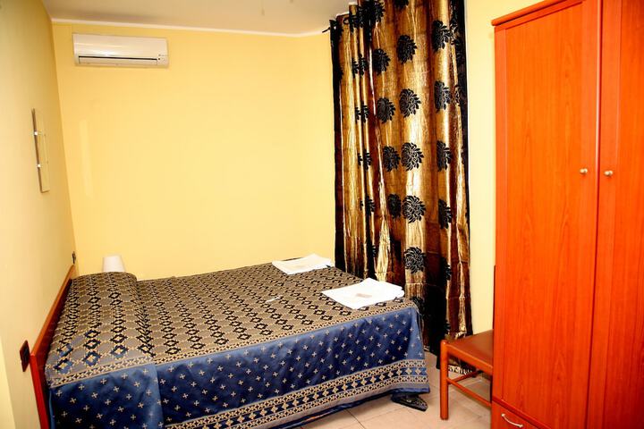 Room 7 of 48