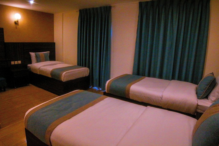 Room 4 of 14