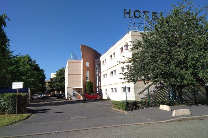 Hotel Entry