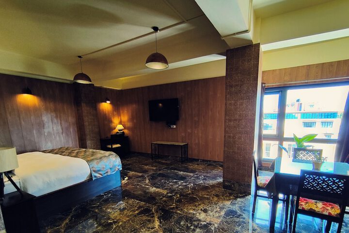 Room 7 of 17