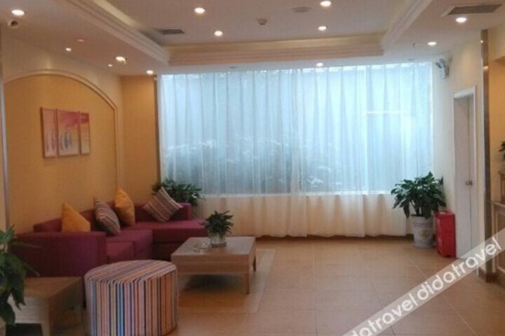 YiJia Hotel (Guangan Jin'an Avenue Civic Square)