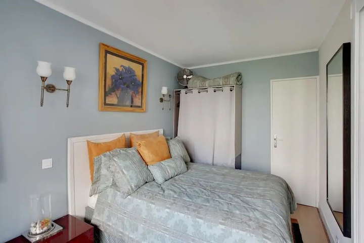 Room 2 of 11