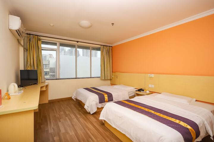 Room 33 of 45