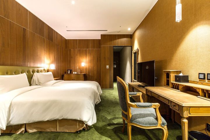 Room 30 of 80