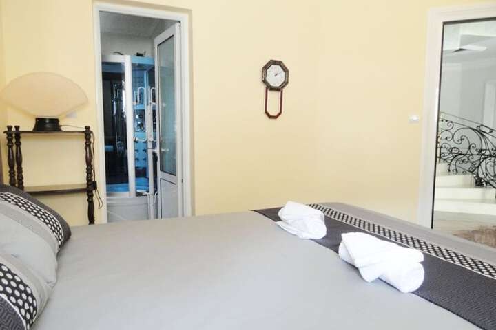 Room 2 of 25