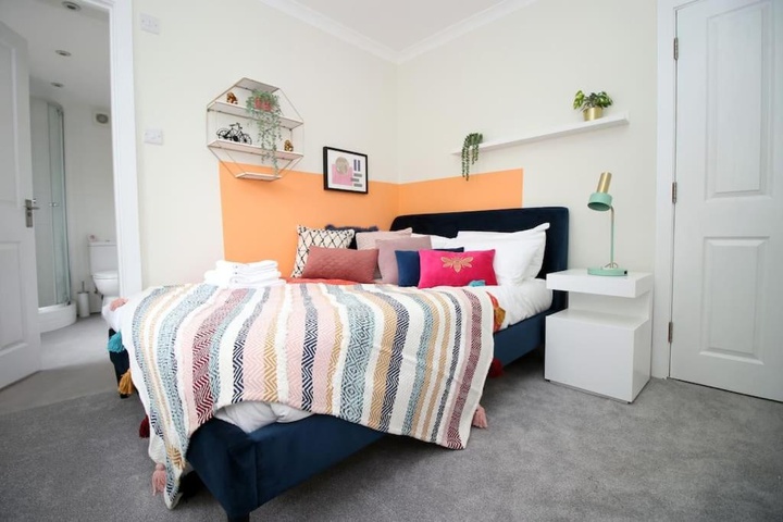 Room 2 of 16
