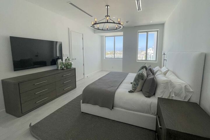 Room 145 of 172