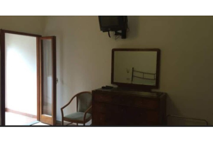Room 11 of 42