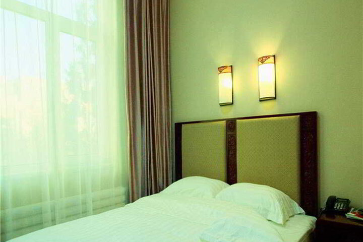 Room 8 of 10