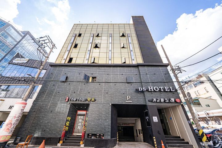 Hotel 12 of 83
