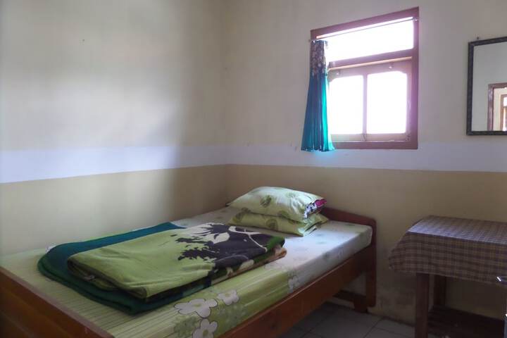 Room 10 of 42
