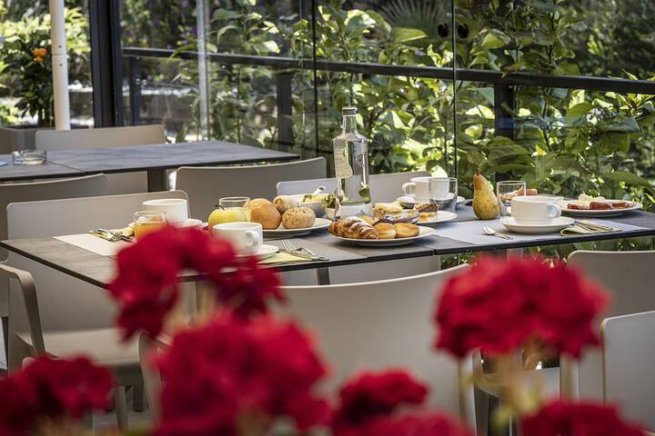 Breakfast/Coffee Service 64 of 87