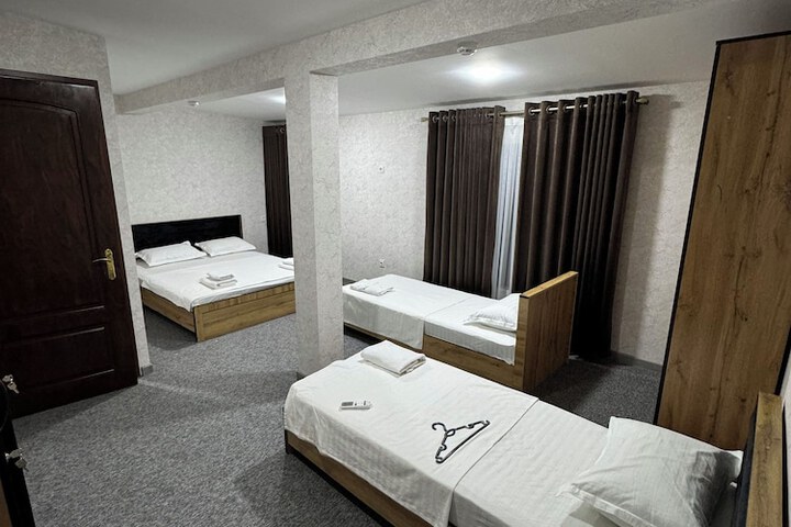 Room 6 of 19