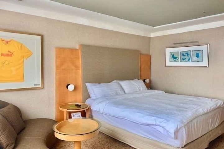 Room 16 of 61