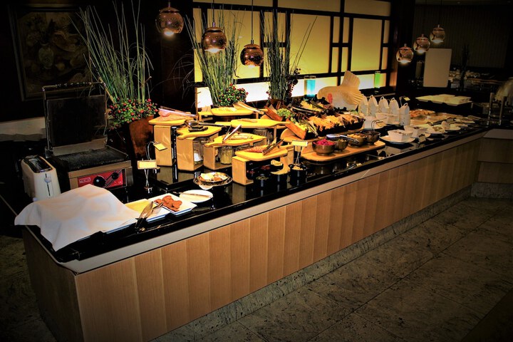 Dining 70 of 82