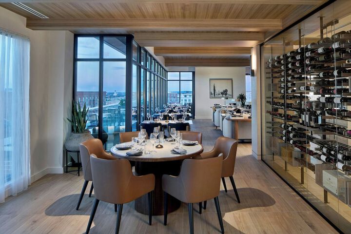 Dining 62 of 88