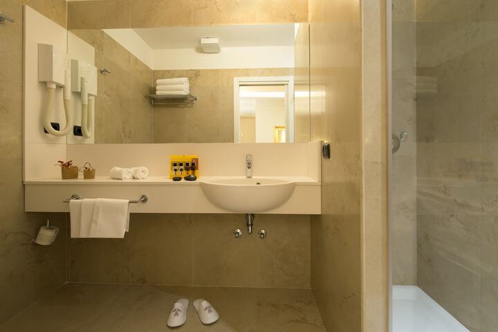 Room 40 of 50